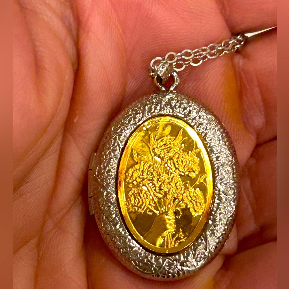 NIB - vintage Franklin Mint mother’s Day locket